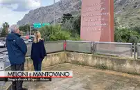 Mafia, minuto silenzio Meloni e Mantovano davanti a stele Capaci 