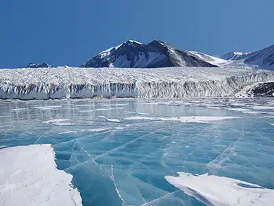 ANTARTIDE: LA ROMPIGHIACCIO LAURA BASSI VERSO LA STAZIONE ITALIANA
