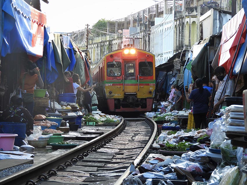 1077 - Mercato ferroviario di Mae Klong - Thailandia