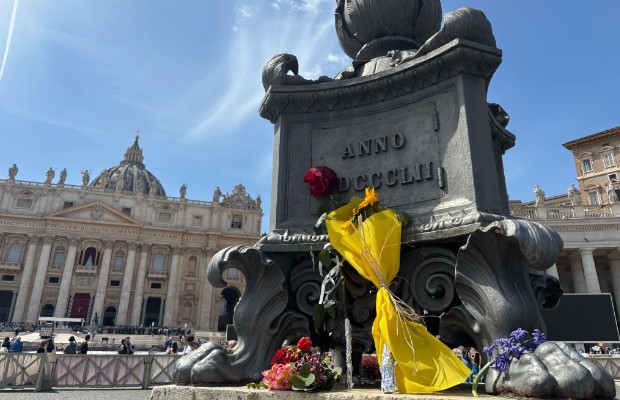 LâULTIMO SALUTO AL PAPA <br> FUNERALE DOMANI DALLE 10