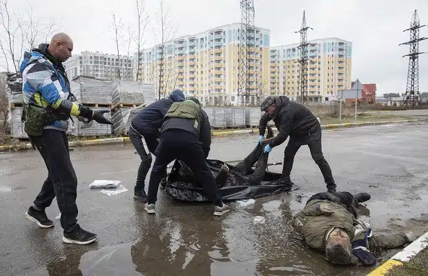 UCRAINA, I DRONI RUSSI <BR> UCCIDONO 5 CIVILI