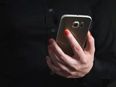 UNA LENTE PER CELLULARE PIÃ POTENTE DI UN MICROSCOPIO