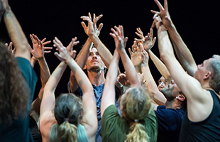Compagnia ZappalÃ  Danza e ICK Dans Amsterdam in scena insieme per presentare L.A.V.A.