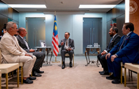 Consegnata al primo ministro della Malesia la copia del suo libro âRinascita dellâAsiaâ 