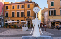 âWhite Carraraâ: la cittaâ celebra il marmo nel centro storico