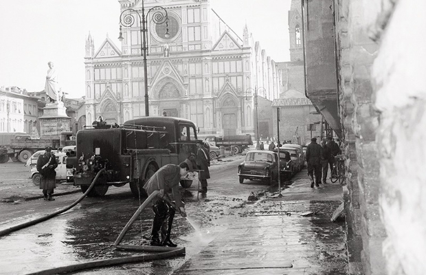  LâALTRO 4 NOVEMBRE: <br> LâALLUVIONE DI FIRENZE
