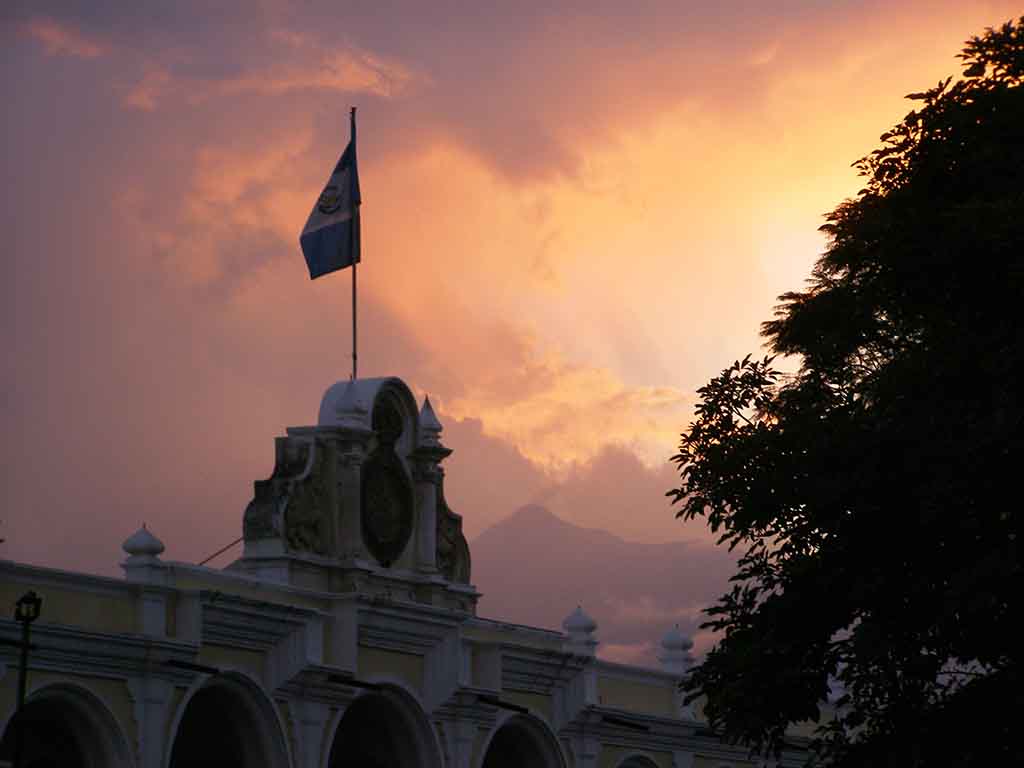 795 - Tramonto sul Palazzo Nazionale a CittÃ  del Guatemala
