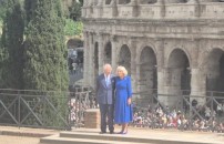COLOSSEO, UNA FOLLA <BR> PER CARLO E CAMILLA