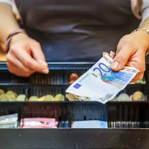 Cash ceiling? It's what Italians want