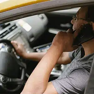 What's new in the Highway Code: license suspended for up to 15 days for those with a cell phone while driving