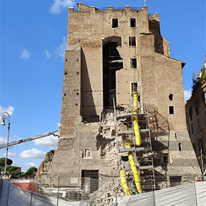 Partial collapse of Romeâs Torre dei Conti: one worker still trapped under debris