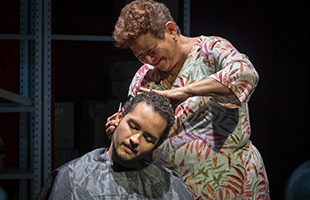 Teatro, âMi madre y el dineroâ di Anacarsis Ramos: tra autobiografia e analisi del capitalismo