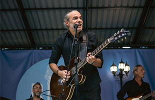 Luca Giordano e la sua band allâInternational Blues Festival
