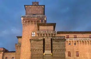 Ferrara, la casa <br> degli Estensi