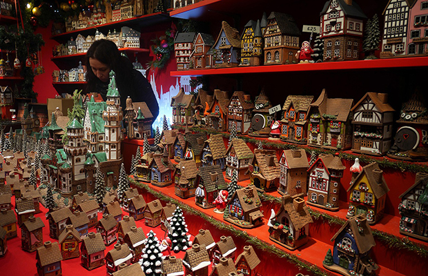 Natale: boom di viaggi brevi tra mercatini, presepi e treni storici