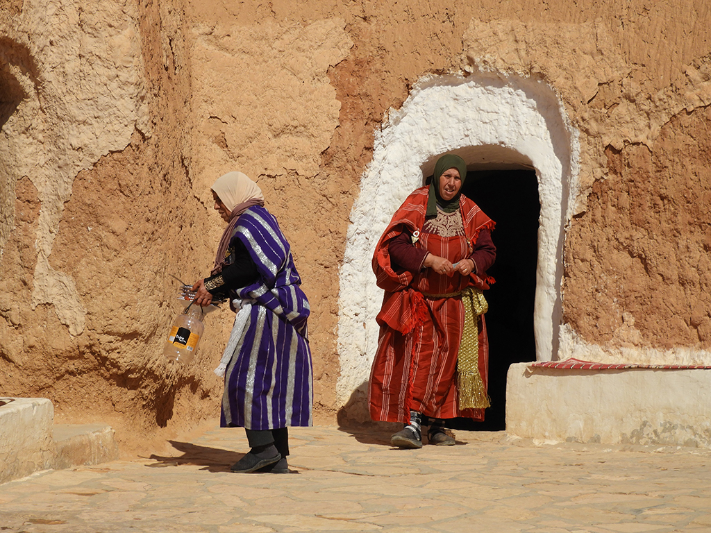 Abitanti del villaggio berbero di Matmata - Tunisia 