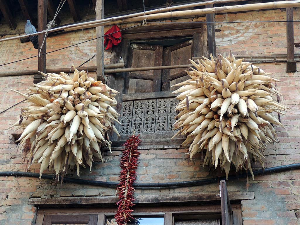 944 - Per le strade della citta' vecchia di Bhagdaon/6 - Nepal