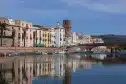 La Sardegna colorata che si specchia sul fiume Temo