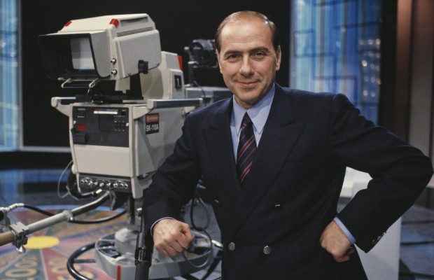 9Colonne | 'IL GIOVANE BERLUSCONI', TUTTI I SUCCESSI DI SILVIO